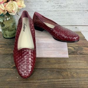 TROTTERS Liz Black Cherry Leather Basketweave Flat